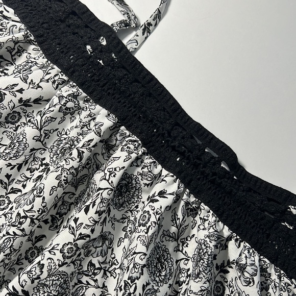 Black & White Ruched Top - Picture 2 of 4